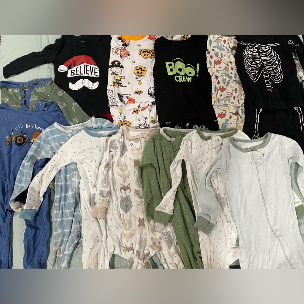 Bundle of long sleeve pajamas